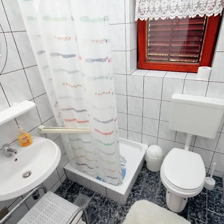 With Parking Space - 5600 דירה