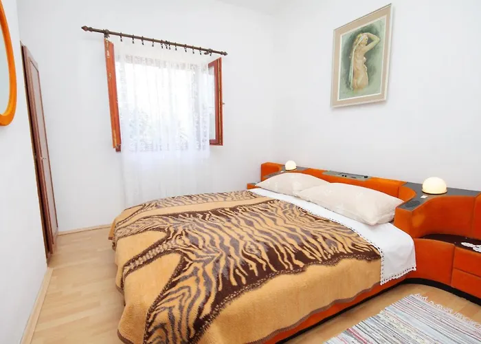 With Parking Space - 5600 ノヴィ・ヴィノドロスキー