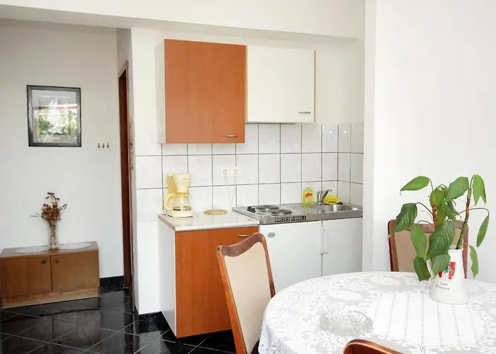 With Parking Space - 5600 ノヴィ・ヴィノドロスキー